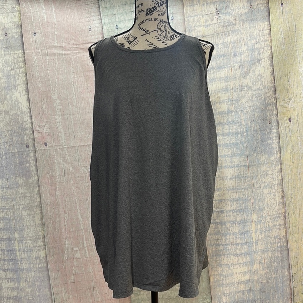 Brand new with out tags Woman’s Tek Gear tank top. 3X. Size is 3X.